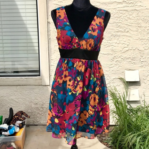 FOREVER 21 Floral Plunge Neck Summer Dress - Picture 6 of 8